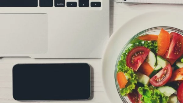 8 неща, които да НЕ държите на бюрото си