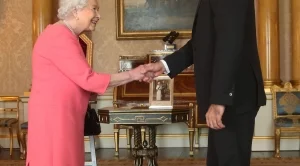 Румен Радев и съпругата му Десислава се срещнаха с кралица Елизабет II (СНИМКИ, ВИДЕО)