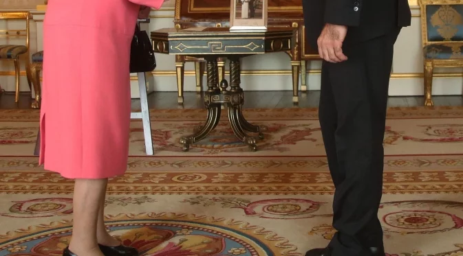 Румен Радев и съпругата му Десислава се срещнаха с кралица Елизабет II (СНИМКИ, ВИДЕО)