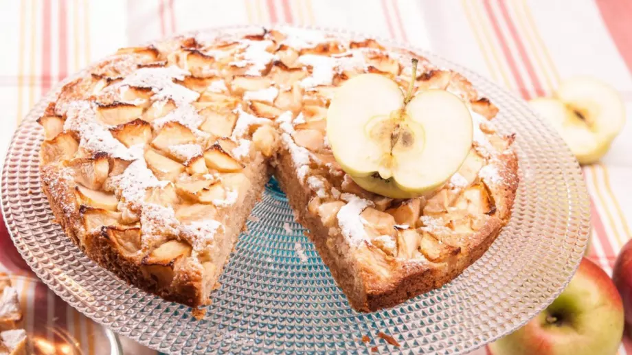Френски сладкиш с ябълки и лимон