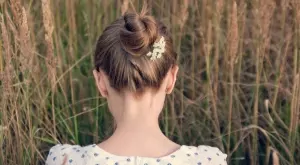 Супер лесен небрежен кок с усукване (ВИДЕО)