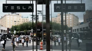 Tesla с печалба за тримесечието едва за трети път в историята си