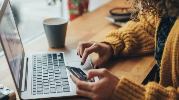 Ето какво всяка работеща жена трябва да знае за кредитните карти