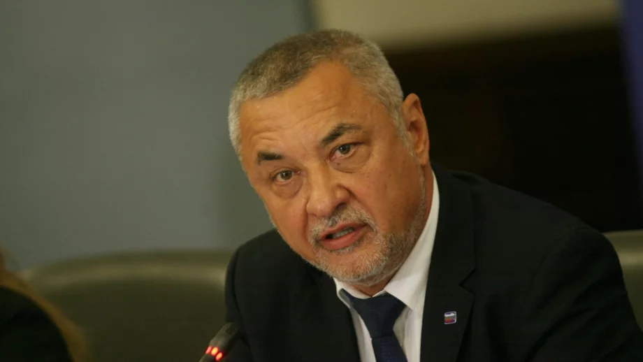 81% от българите искат Валери Симеонов да подаде оставка, сочи проучване