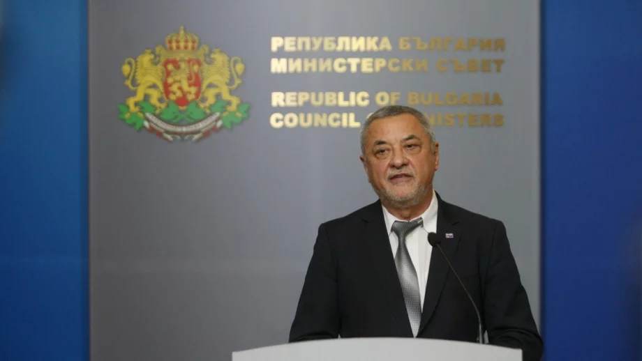 Валери Симеонов твърди, че още един министър е замесен в "Апартаментгейт"