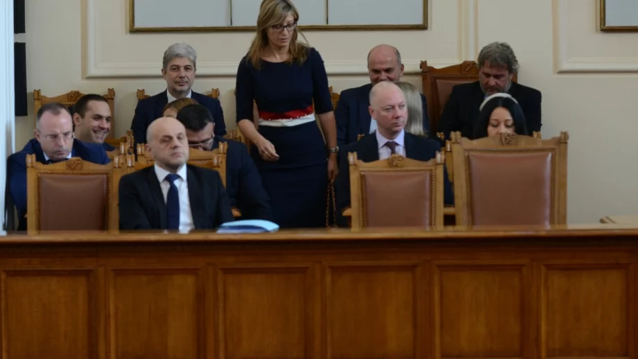 Третият вот на недоверие срещу кабинета "Борисов 3" очаквано не мина