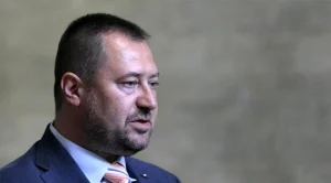 Шефът на Агенцията за българите в чужбина и още 20 души бяха задържани