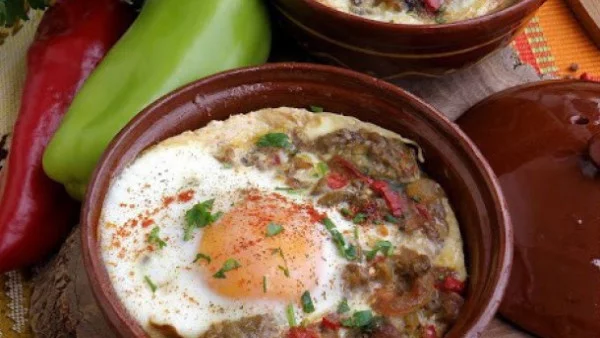 Гювече с патладжан и сирене