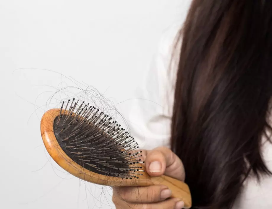 Ако косата Ви пада на кичури - ето какво да направите