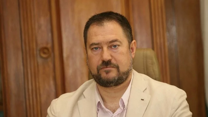 Повдигнаха обвинения на шефа на ДАБЧ Петър Харалампиев