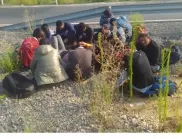 13 нелегални мигранти са заловени на входа на София