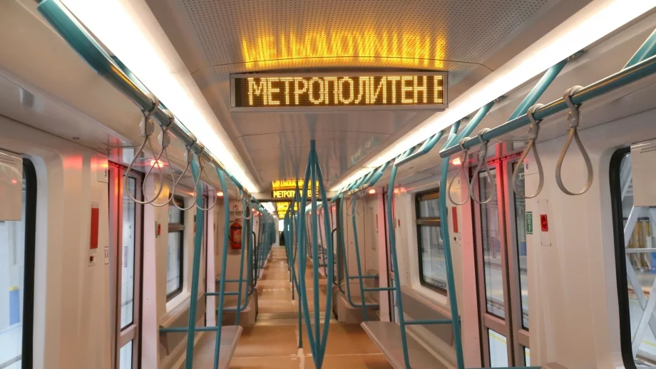 Ето как изглеждат новите влакове за метрото отвътре и отвън (СНИМКИ)