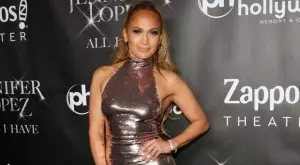 Горещо! Дженифър Лопес се появи чисто гола (СНИМКА + ВИДЕО)