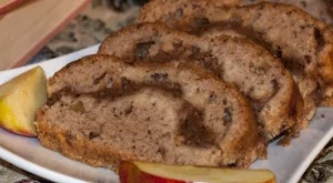 Лесен кекс с ябълки