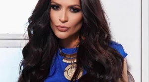 Преслава на нощна разходка с бебето (видео)