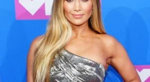 Дженифър Лопес е на 49 и изглежда зашеметяващо (снимки)