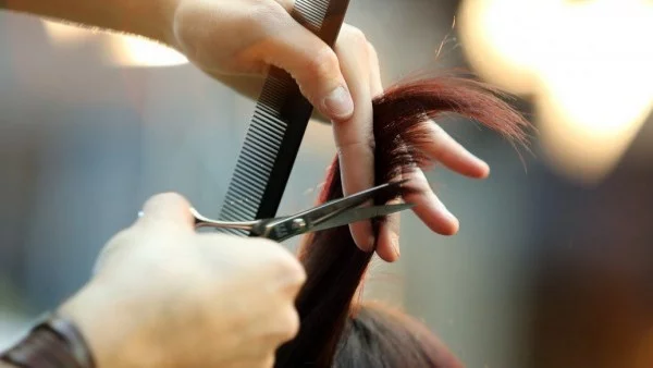 Какво си мислят жените, когато си скъсяват косата