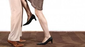 Да те ритнат в топките...