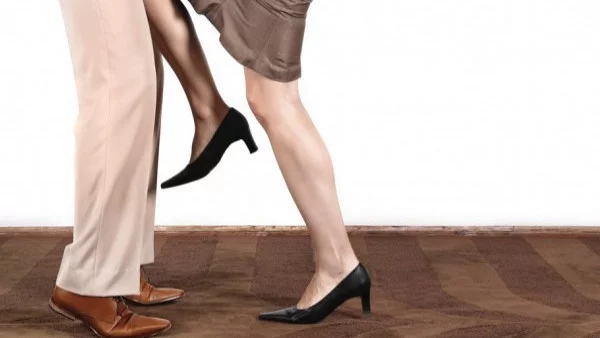 Да те ритнат в топките...