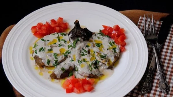 Салата с патладжан и сос тахини