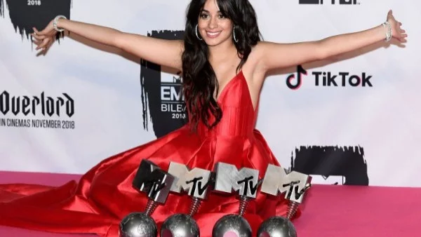 Камила Кабейо триумфира на Европейските музикални награди на MTV