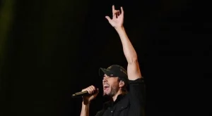 Енрике Иглесиас в София vol. 3: Емоция и танци на макс (видео)