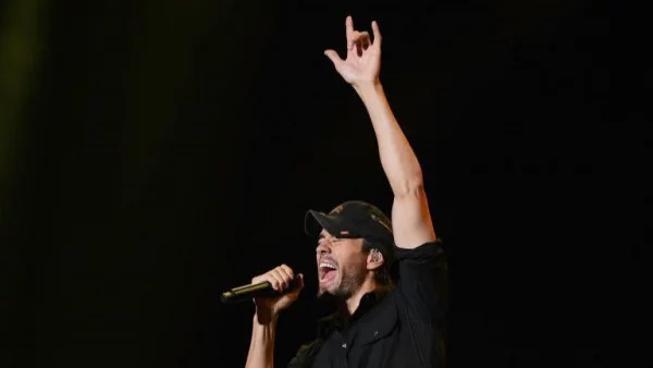 Енрике Иглесиас в София vol. 3: Емоция и танци на макс (видео)