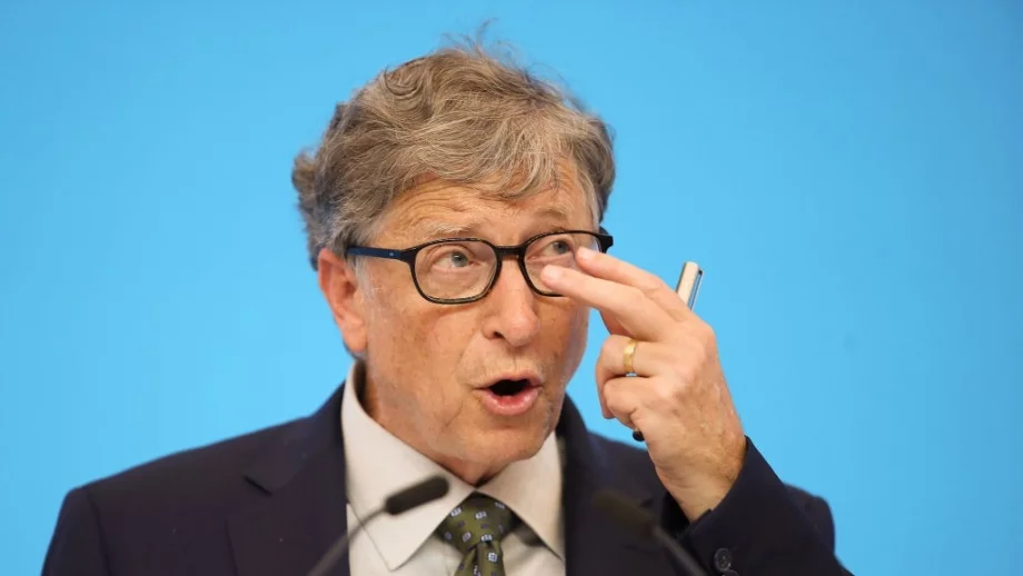 Бил Гейтс обедня - но спрямо само двама души