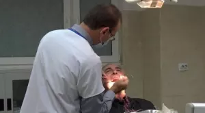 Виц на седмицата: Евреин отива на зъболекар и пита колко струва