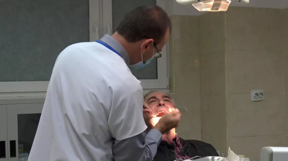 Виц на седмицата: Евреин отива на зъболекар и пита колко струва