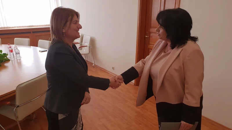 Петкова обсъди проекта "Белене" с посланика на Черна гора