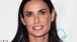 Деми Мур има връзка с жена