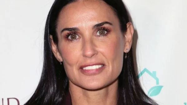 Деми Мур има връзка с жена