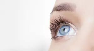 Вреди ли недоспиването на зрението?