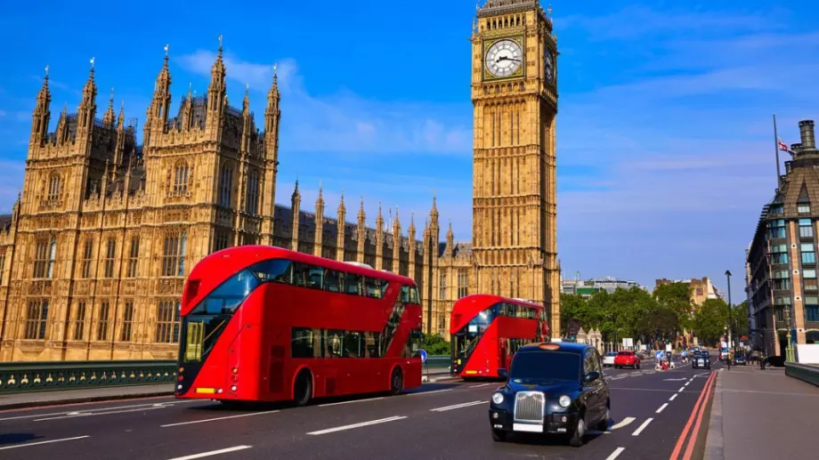 Източноевропейците напускат Обединеното кралство месеци преди Brexit