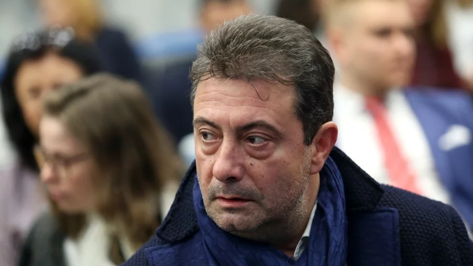 Каменаров хвърли оставка, Кошлуков поема БНТ