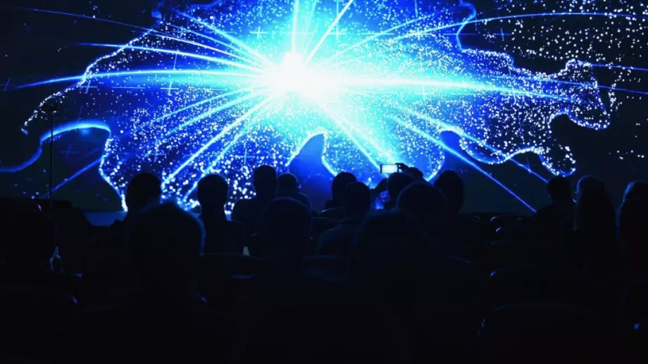 И данни на Зукърбърг са пуснати в Интернет след теча от Facebook