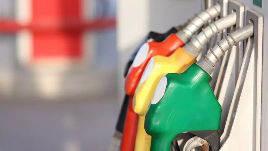 Създават държавни бензиностанции и петролна компания