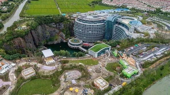 Уникален хотел под земното равнище отваря врати в Китай (СНИМКИ)