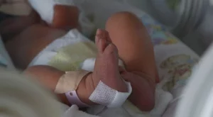 Даряват пелени, създадени за най-крехките недоносени бебета