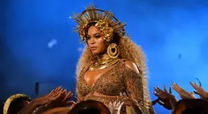 Тоалетите на Бионсе от Renaissance Tour: Висша мода и ретро полъх (СНИМКИ)