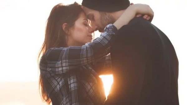 Какво правиш, когато някой ти каже "ОБИЧАМ ТЕ"?