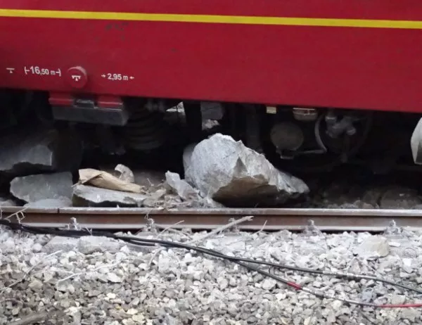 Бързият влак от София за Варна аварира при Реброво