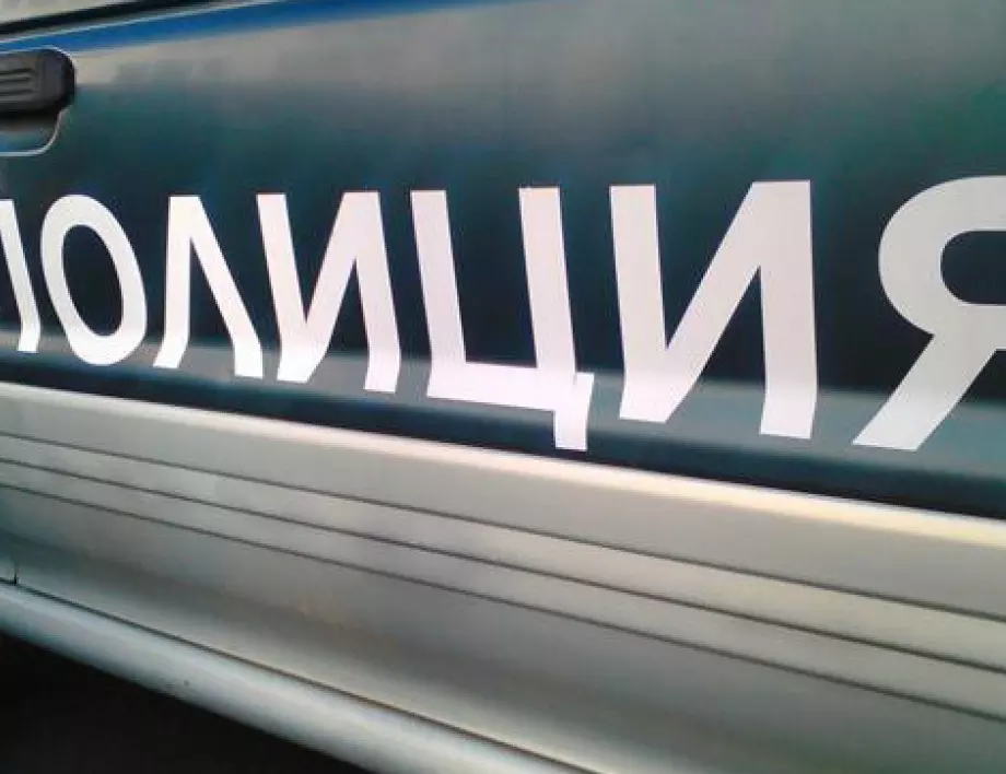 Мъж пострада при сблъсък между кола и трамвай в София