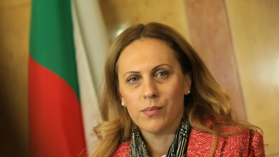 Новият вицепремиер Марияна Николова готова да се срещне с протестиращите майки