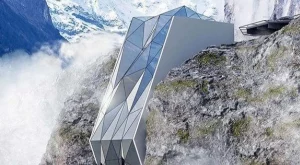 Хотел, сгушен в скалите на Алпите