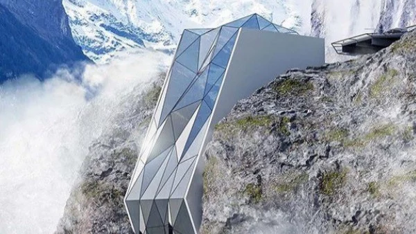 Хотел, сгушен в скалите на Алпите