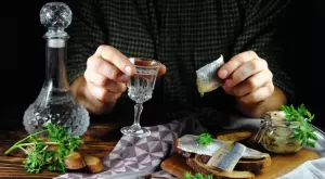 Заради войната: Руснаците са започнали да пият по-малко водка