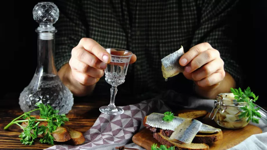 Заради войната: Руснаците са започнали да пият по-малко водка