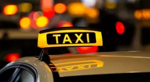 Виц на деня: Таксиджията Бай Ставри и студентките